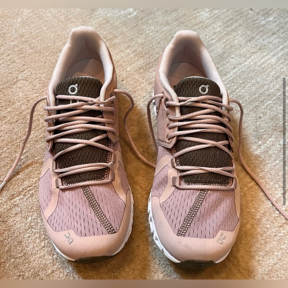 On Cloud 2.0 running shoes Sz 7.5